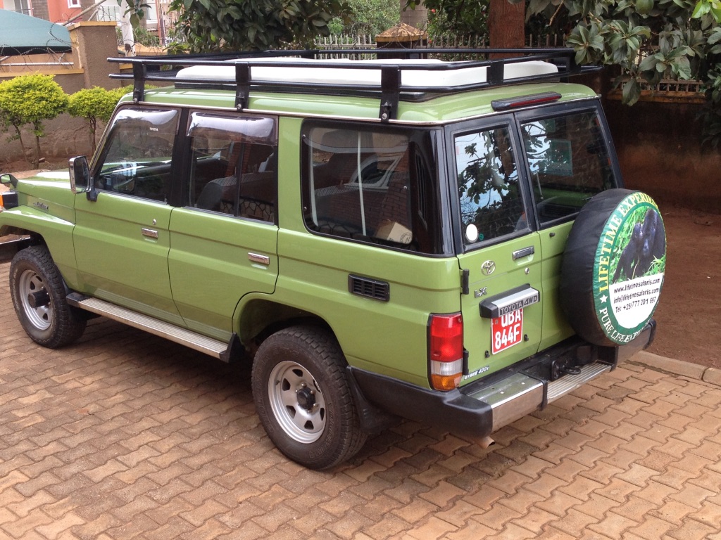 Compact 4-Seater Land Cruiser on Ugandan Safari