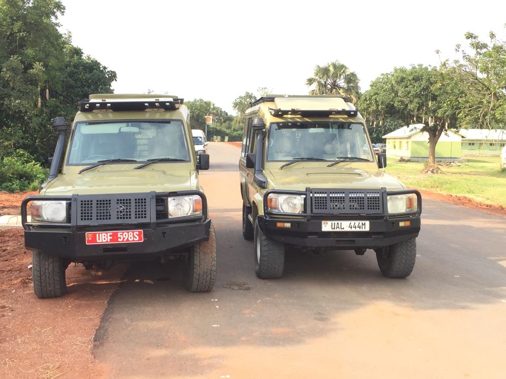 6-Seater Safari Land Cruiser Exploring Uganda